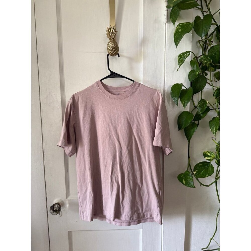 H&M men’s size small pink t-shirt